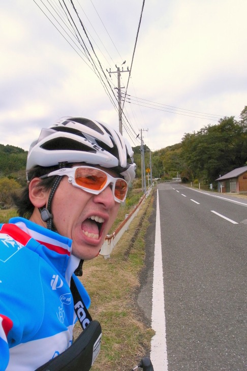 段々と脚にダメージが溜まってきたところで、痛恨のチェーンサック!