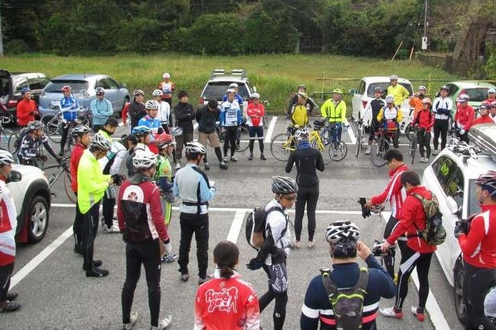 県内、県外から90名の参加者が上総湊港海浜公園駐車場に集まった