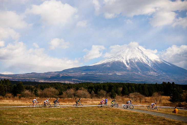 レッスンの場となるのはシクロクロス全日本選手権2012が開催された会場に近いグローバル・エコ・ヴィレッジ周辺だ