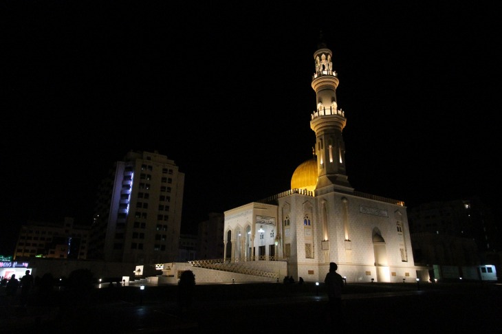 オマーンは敬虔なイスラム教徒。街の至る所にモスクがある