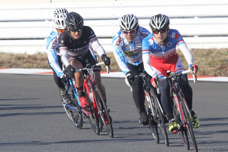 チームプレーはロードレースの醍醐味