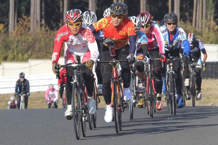 U17個人TT全日本王者・橋詰選手が集団を牽く