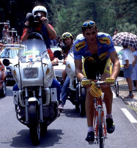 1994年ツール・ド・フランスのモンヴァントゥーを越えるステージで優勝したエロス・ポーリ（イタリア）