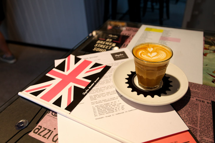 カフェコーナーが充実しているRapha Cycle Club London