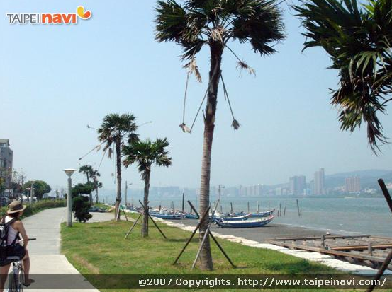 淡水河沿いにつけられたサイクリングロードは台北市民に人気だ