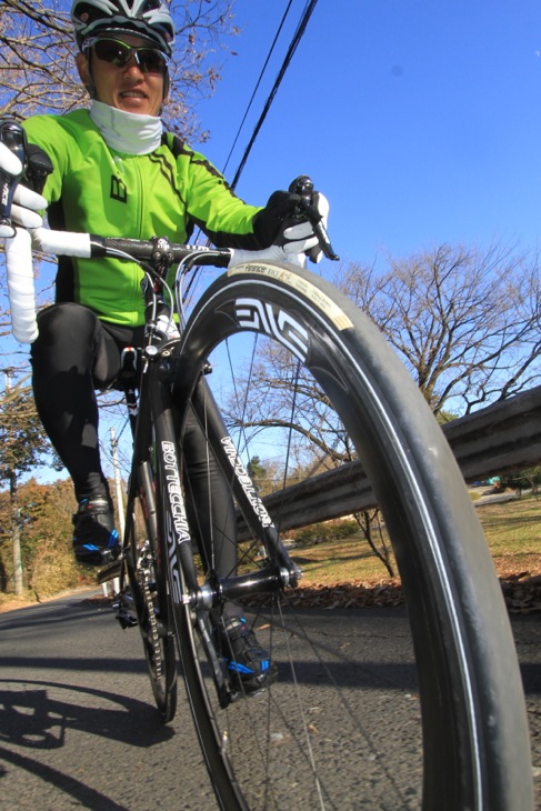 「グリップ感が抜群。タイヤの差で勝負が分かれるようなレースにこそ向く」西谷雅史(サイクルポイント オーベスト)