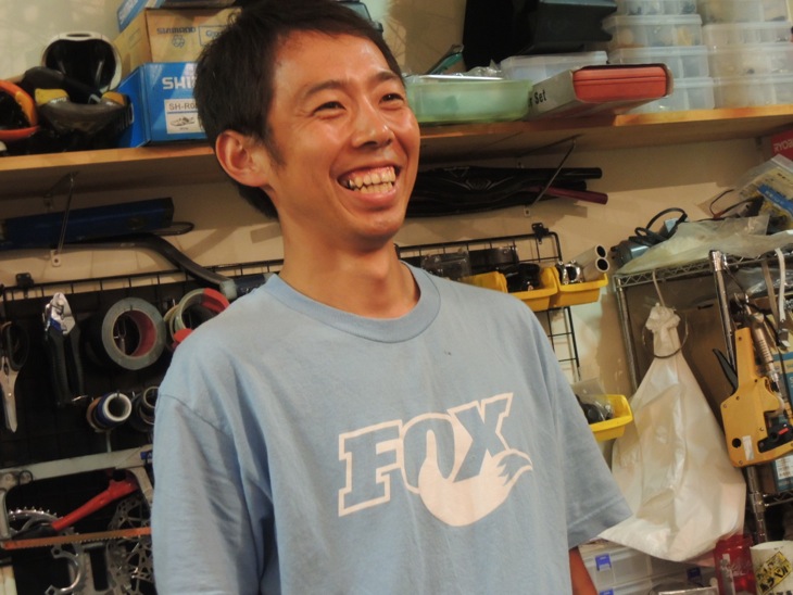 組付けを依頼した鈴木祐一さん(RiseRide)豊富な経験を元にアッセンブルのアドバイスをしてくれた