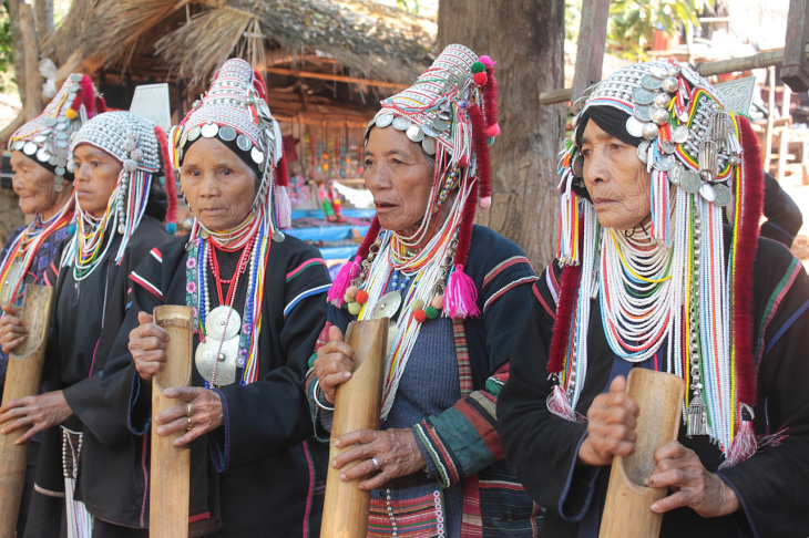 タイ山間部の山岳少数民族の村を訪問