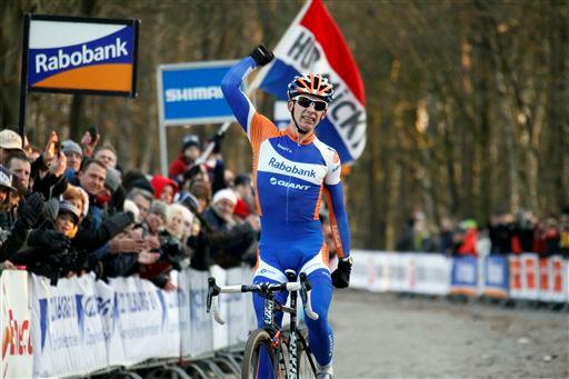 オランダ U23世界王者ラルス・ファンデルハール(ラボバンク・デベロップメントチーム)が勝利