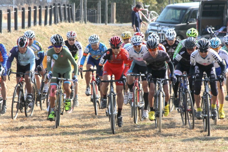 C1スタート 合田正之(cycleclub3UP)が先頭に飛び出す