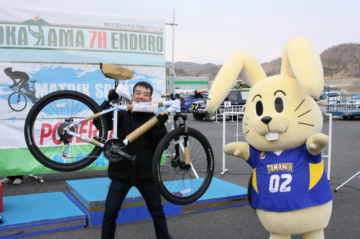 お楽しみ万歳の抽選会!サイクルグッズや自転車が当たります