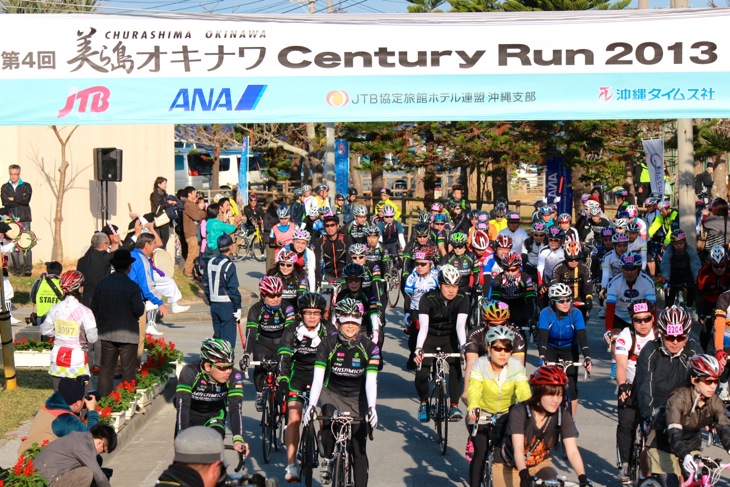 美ら島オキナワセンチュリーラン100kmコースのスタート