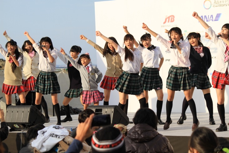 AKB48のような琉球アイドルのミニコンサートが楽しめた