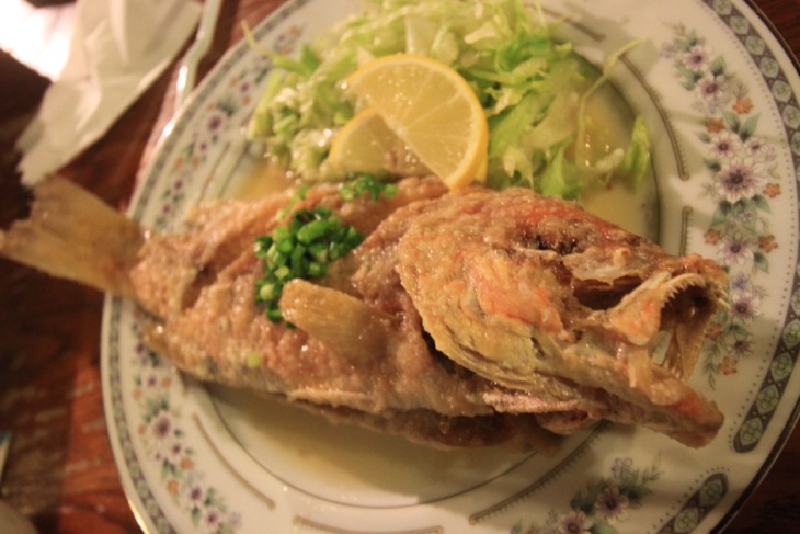 コロ鯛の素揚げバター焼き。名物グルクンを凌ぐ美味しさでした。