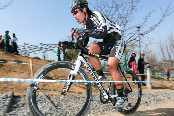 C1 2番手を走る中原義貴(cannondale)