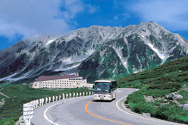 室堂ターミナルと立山