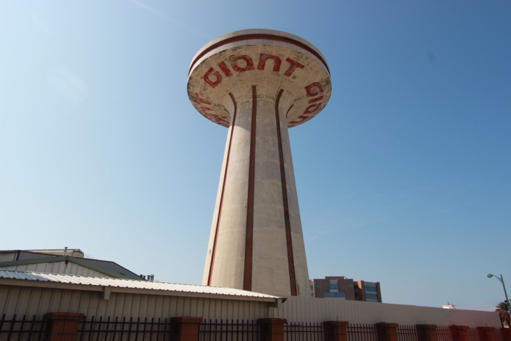 ジャイアント社のシンボルになっている塔