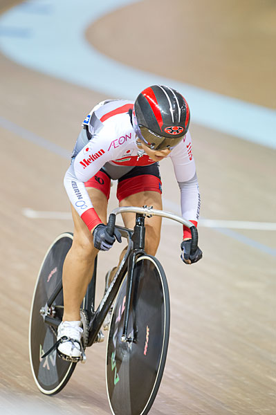 女子スプリント予選を走る石井寛子(東京・日本競輪学校)