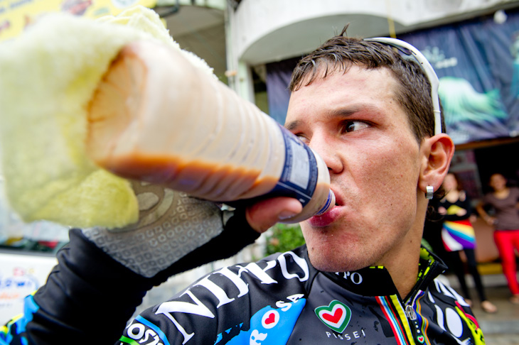 単独で追走し、有力選手たちからタイム差を稼いだジュリアン・アレドンド(チームNIPPO・デローザ)