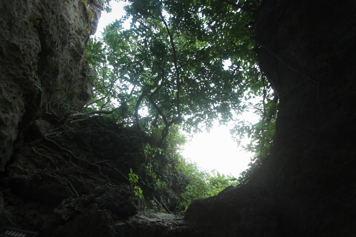 三庫理を抜けた先から久高島を望むことができた