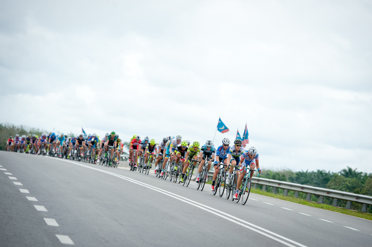 最初の1時間の平均速度は50km/hをマークした