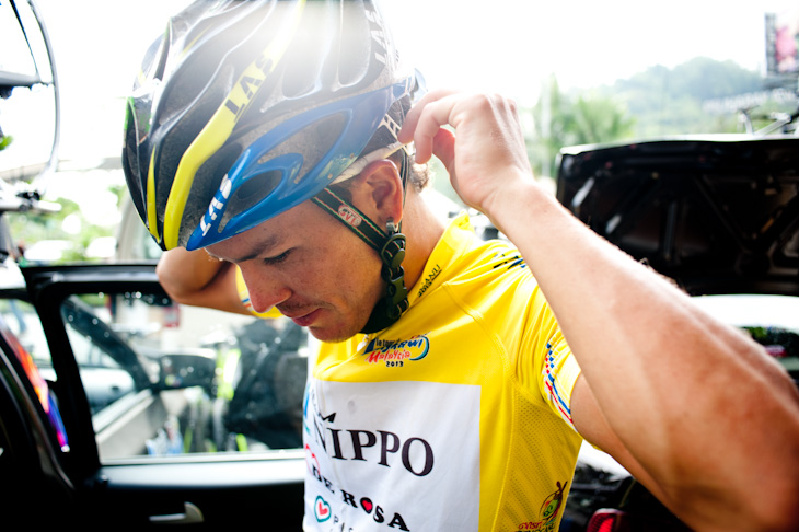 スタートの準備をするジュリアン・アレドンド(コロンビア、チームNIPPO・デローザ)