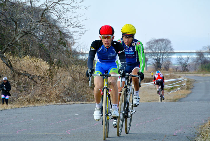 レースは辻善光(湘南ベルマーレ)と筧五郎(イナーメ・アイランド信濃山形)の一騎打ち