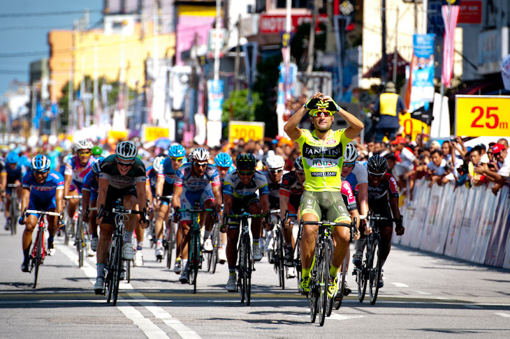 後続を大きく引き離したフランチェスコ・キッキ(イタリア、ヴィーニファンティーニ)がステージ優勝