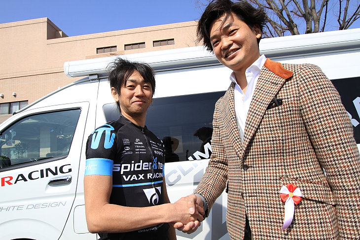 チームウェアのRericをプロデュースする服部 稔氏(イノセントデザインワークス代表取締役)と長沼 隆行