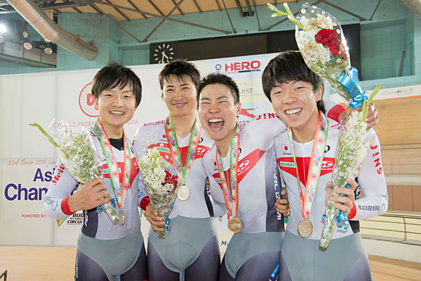 男子エリートチームパーシュートで2位となった日本(窪木・一丸・橋本・伊藤)