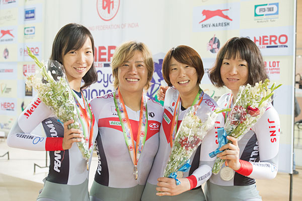 女子エリートチームパーシュート 2位となった日本(上野・塚越・小島・加瀬)