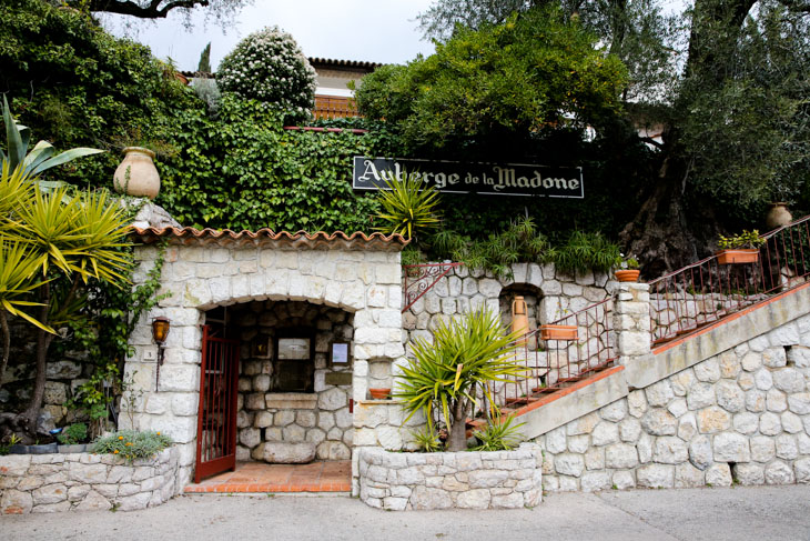 会場となったのは、崖の村ペイヨンにあるホテル「オーベルジュ・ド・ラ・マドン」