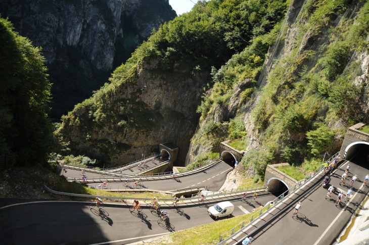 ジロ・デ・イタリアなど幾多の名勝負が繰り広げられたつづら折れの峠道