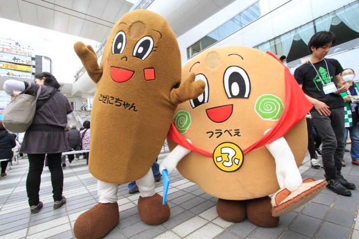 各市のゆるキャラもいろいろ登場 こぜにちゃんとつうべえ