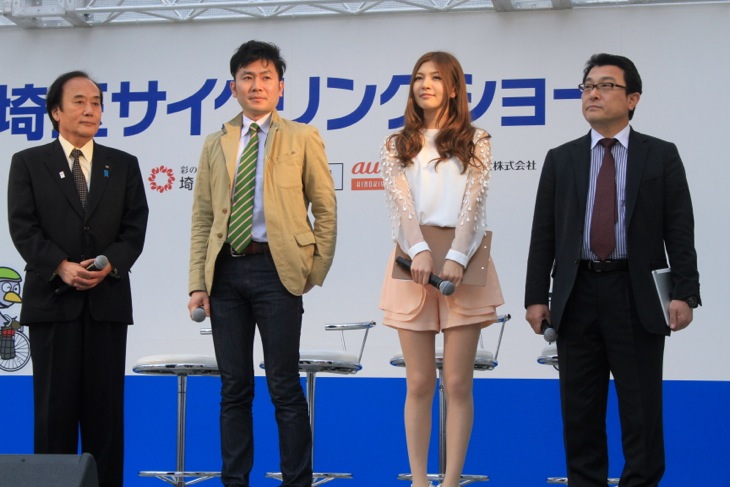 上田埼玉県知事、別府始さん（スポーツジャーナリスト）、宇井愛美さん（ポタガール埼玉リーダー）、au損保の柳保幸専務が登場