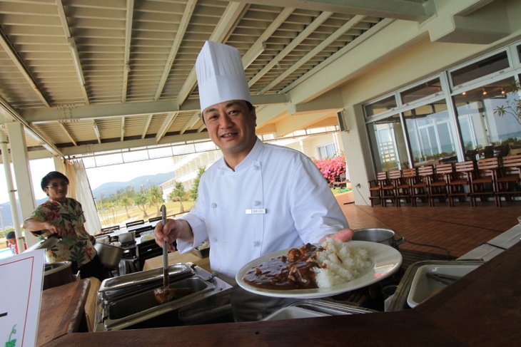 ホテルのコックさんがつくるポークカレーは美味しい