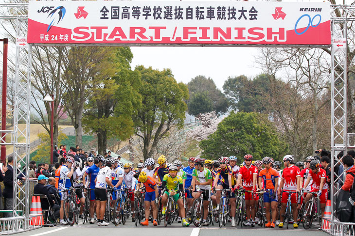 男子 シード選手たちが前に