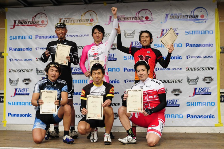 エリート2表彰 相川将(シクロクラブ)が優勝