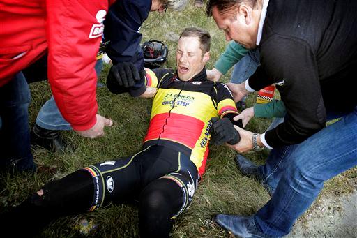 スタート19kmで落車したトム・ボーネン(ベルギー、オメガファーマ・クイックステップ)