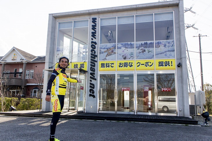 那須ブラーゼンサイクルベースの外観。ガラス張りの素敵なテナントです。4月24日(水)にオープンします