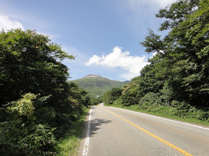 那須岳に向かう道。那須は信号が少なく走りやすいです