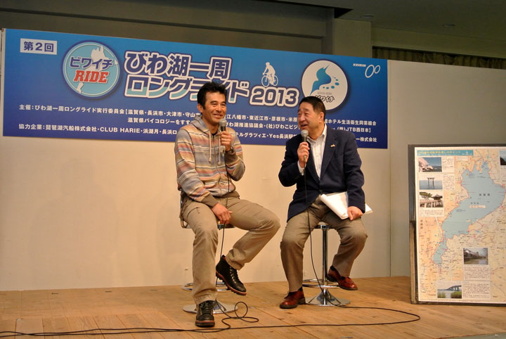 ゲストライダー三船雅彦さん(左)と羽川英樹さん(右)のトークショー