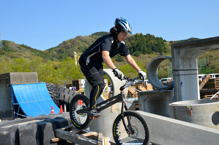 ウィメン 優勝の小川菜花
