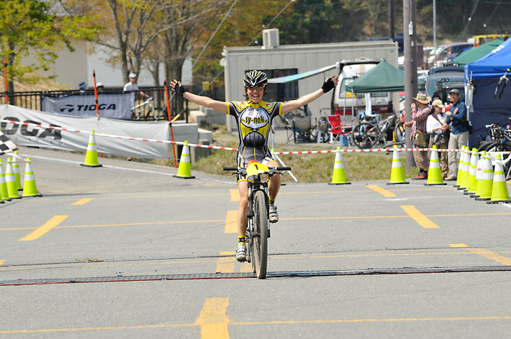 最後は独走で開幕勝利を飾った