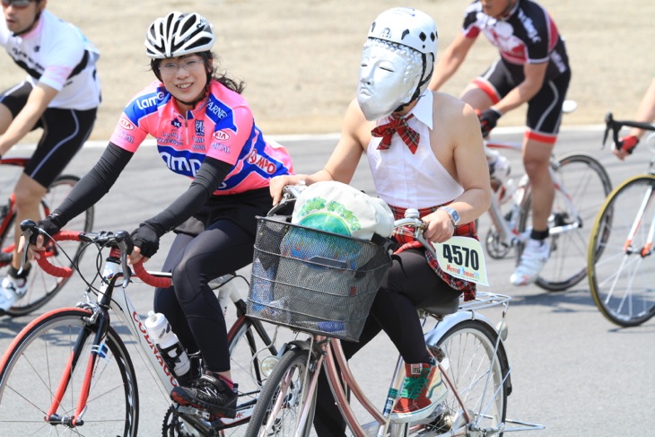 ふと横を見ると大仏顔が.....