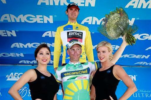 リーダージャージのティージェイ・ヴァンガーデレン(アメリカ、BMCレーシングチーム)とリエーベ・ヴェストラ(オランダ、ヴァカンソレイユ・DCM)