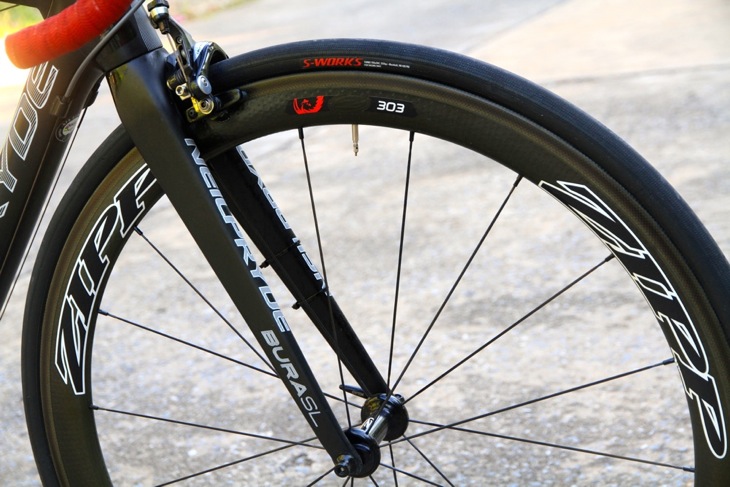 ホイールはZIPP303のカーボンクリンチャーだ