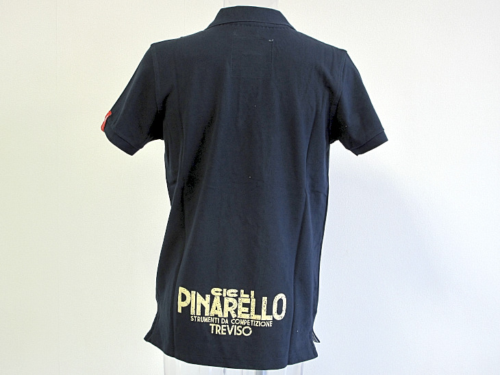 ピナレロ AU15ポロシャツ（ネイビー、背面）