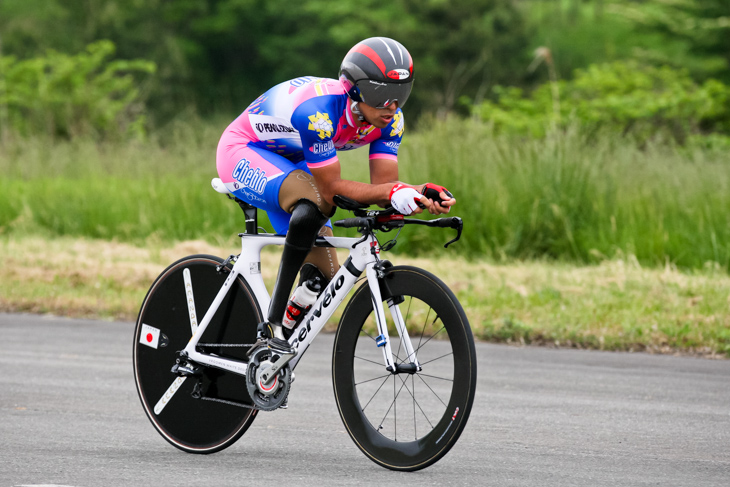 男子自転車競技クラスCの部　優勝した藤田征樹（チームチェブロ）