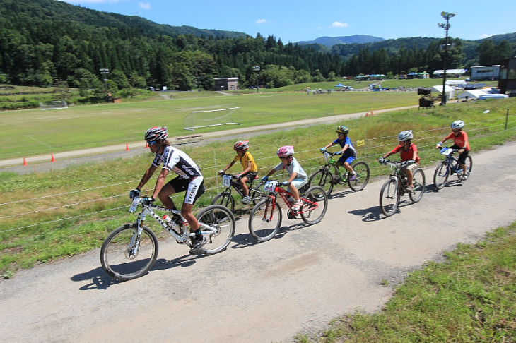 キッズMTBキャンプは長野県白馬村の広大な自然を舞台に行われる